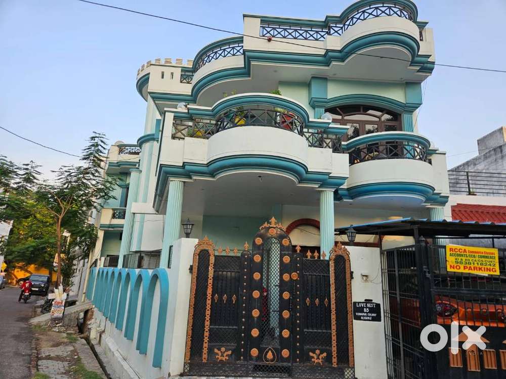 Premium 7 BHK Villa for sale in Aliganj