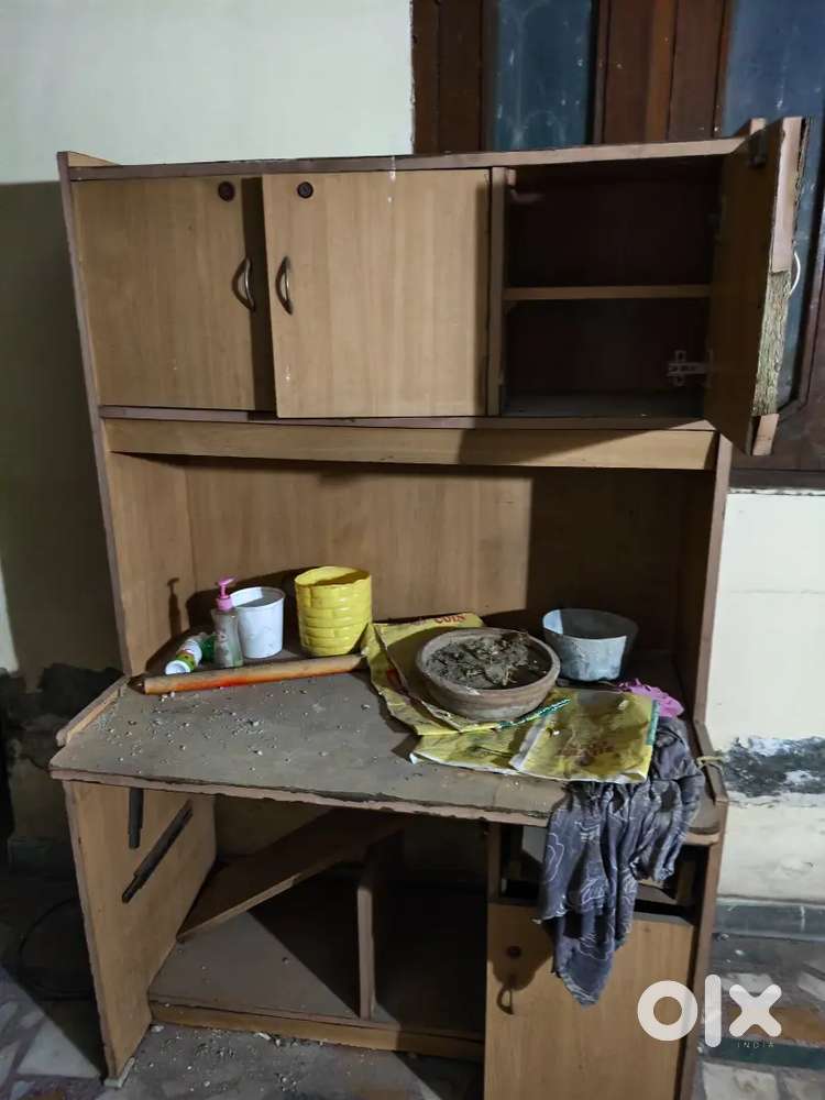 Computer table