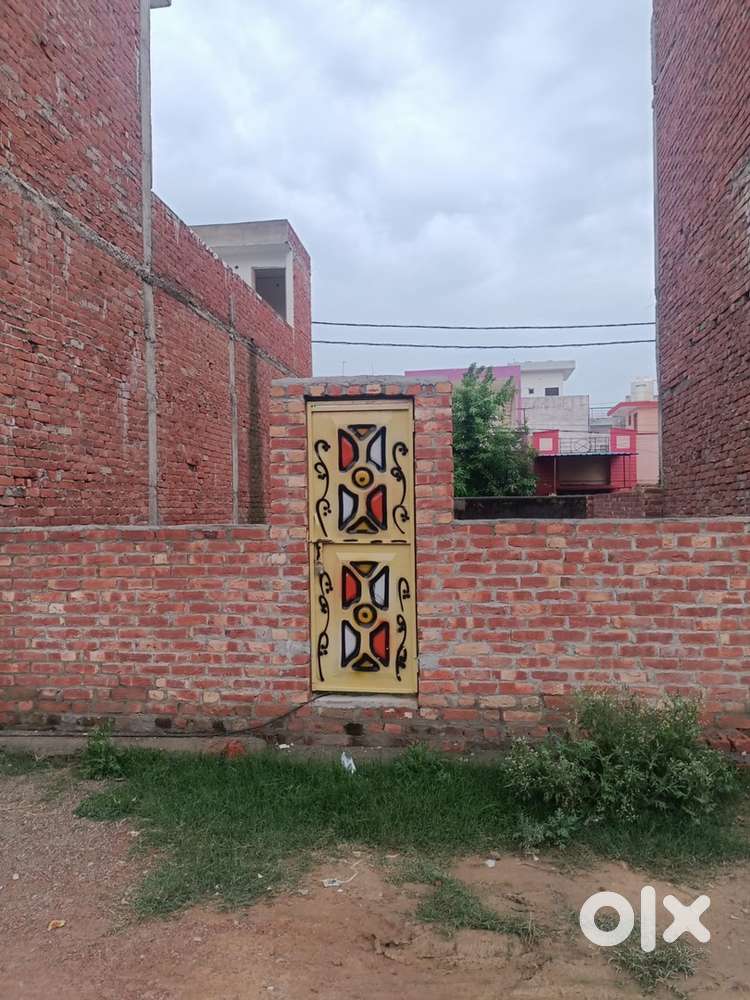 Selling 90 gaj plot on saitpur near ambika vas phase 2