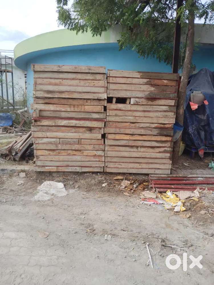 Shuttering board