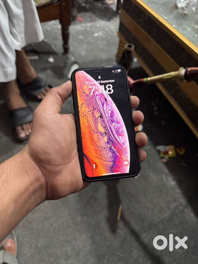 Iphone xs 64gb all original and all working scratchless condition
