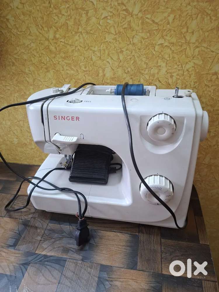 Singer Fashion maker electric sewing machine in excellent condition
