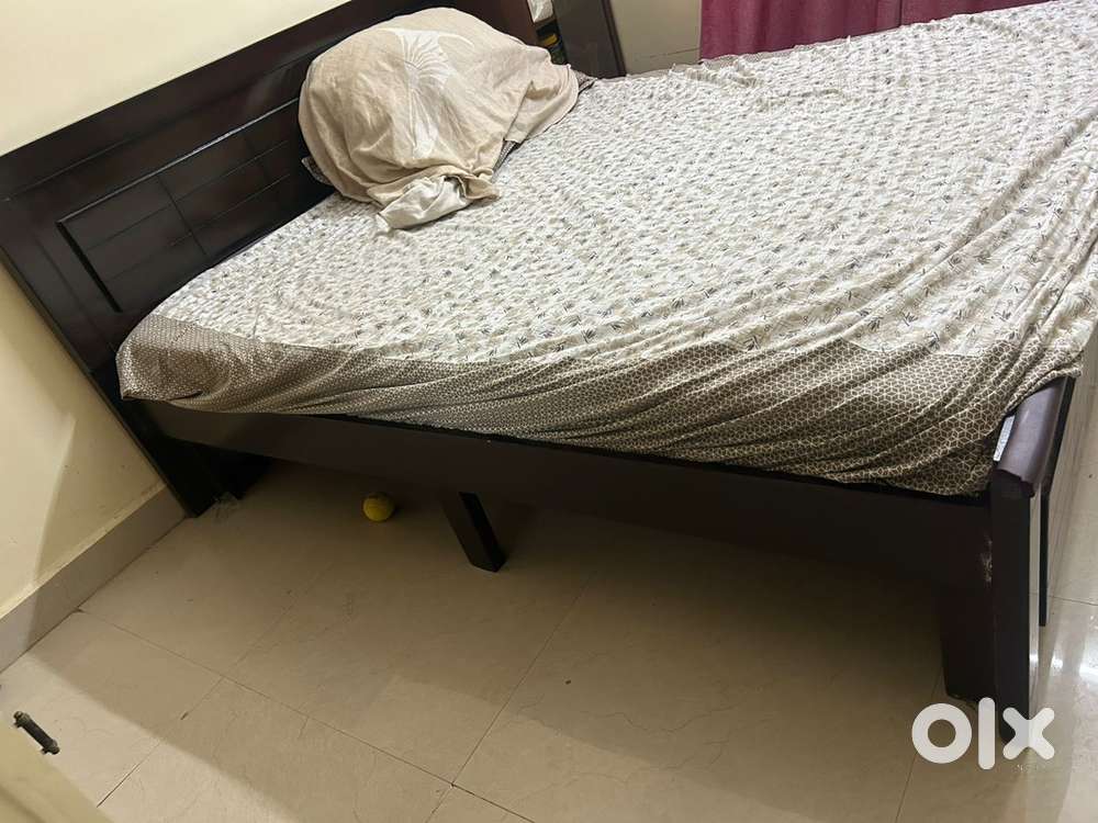 Bed, Mattress and Matress protector