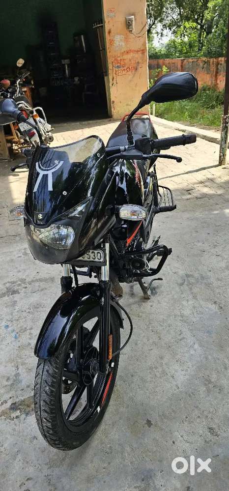 Bajaj pulsar 125CC one hand riding good quality