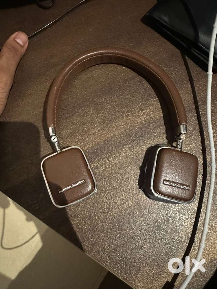 Harman kardon headphone best sound ever and light weight