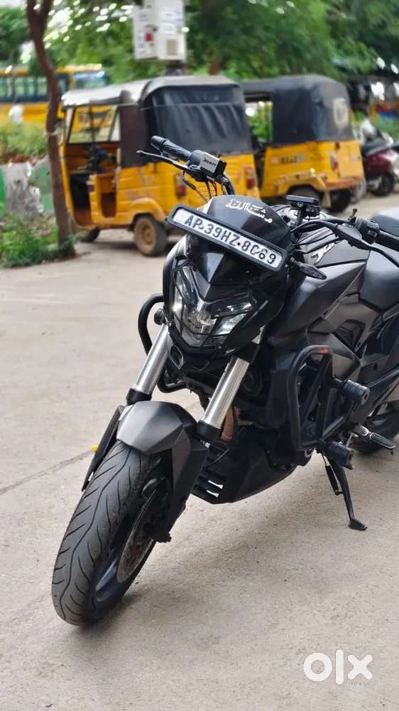 Neat condition showroom track with extra 2bumbers