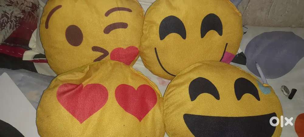 Set of eomji cushions