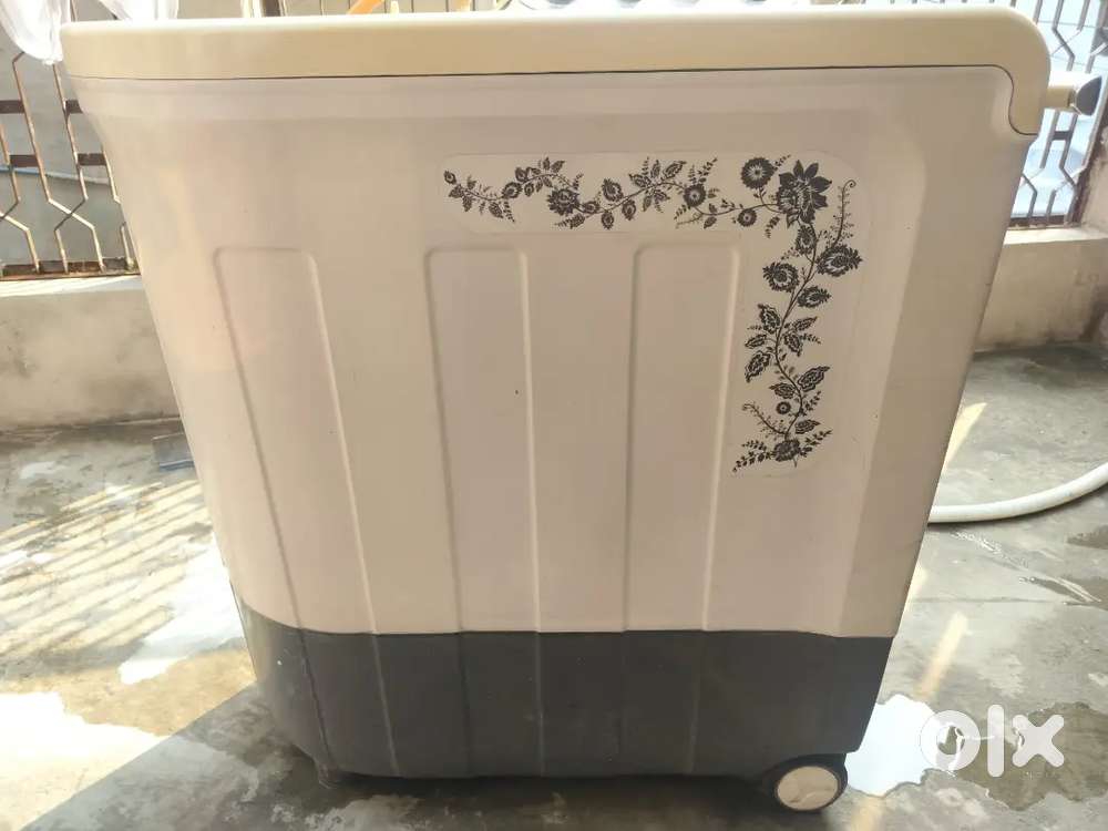 Whirlpool Semi-Automatic Washing Machine