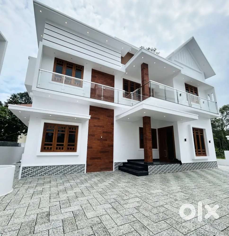 5.250CENT 4BHK KAKKANAD PALLIKKARA NEW HOUSE