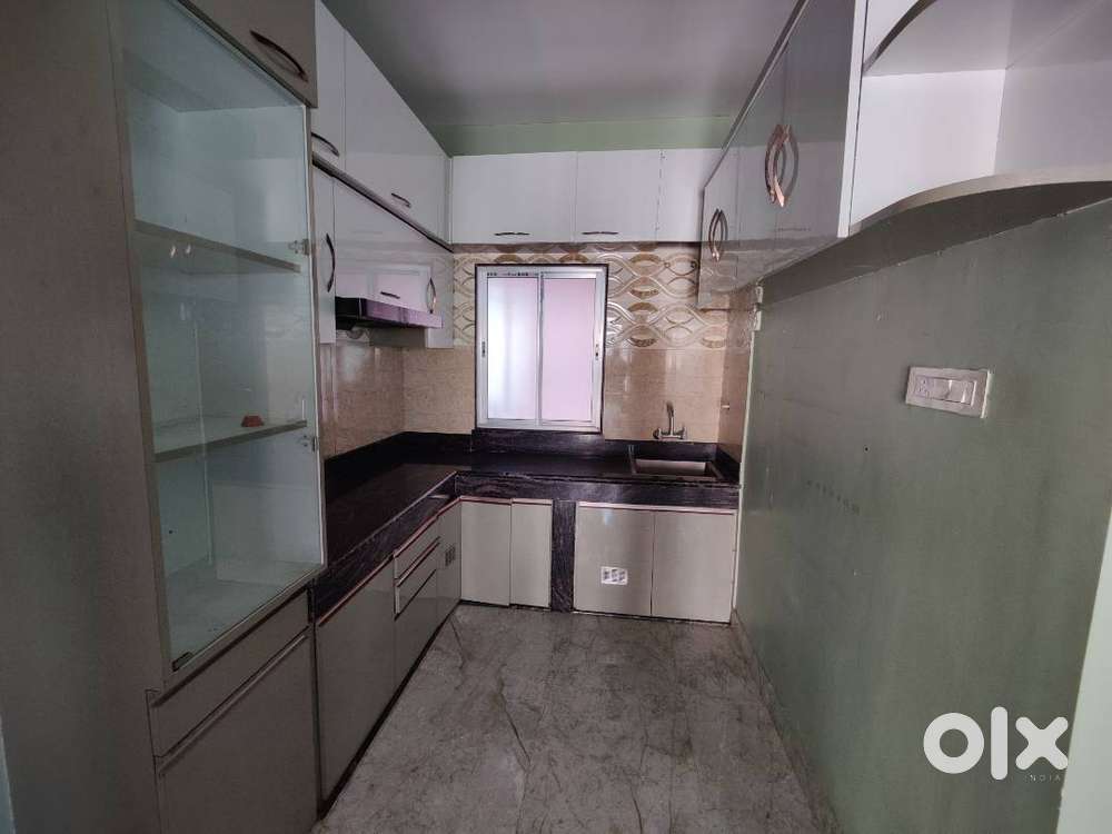 3bhk semi furnished flat