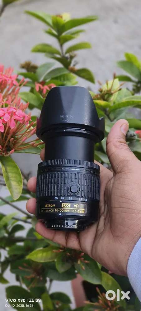 Nikon camera lens & battery