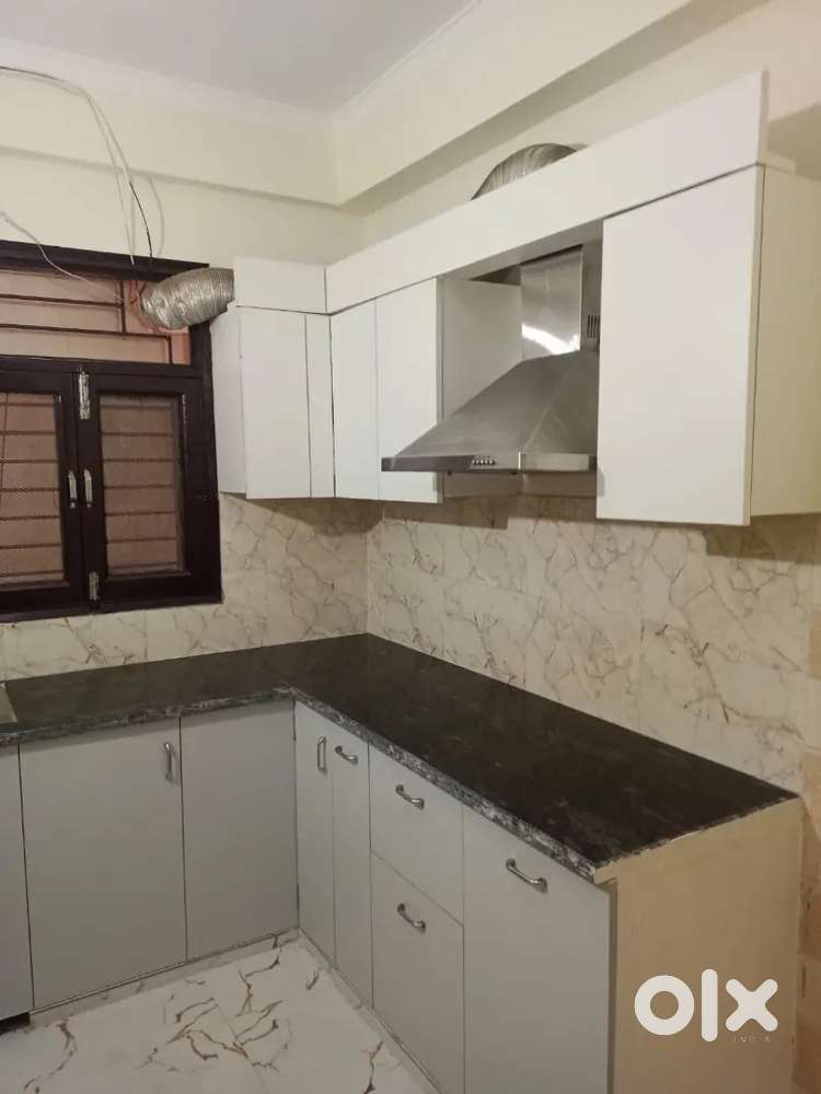 2bhk flat for rent in krishna colony . Luxry plot 45a