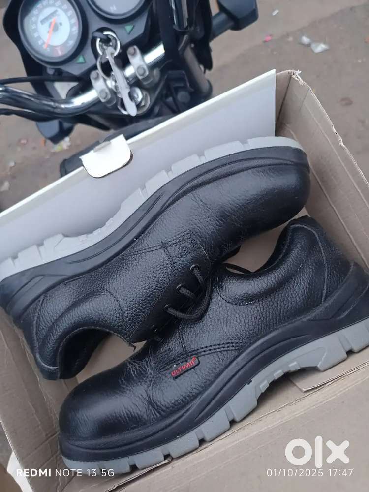 Safety shoe size 10