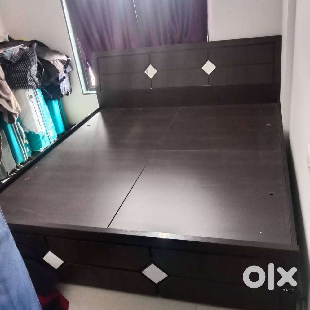 New Engineered WooD Bed . Size 6*6.5 Ft King Size BED- 4 MONTHS OLD