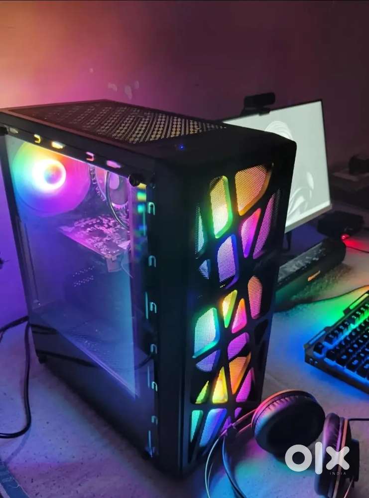 Gaming pc with 22 monitor desktop