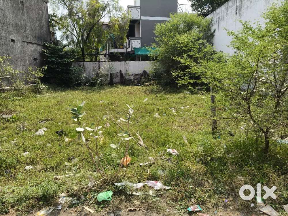 1000 sqft plot for sale at a primer location