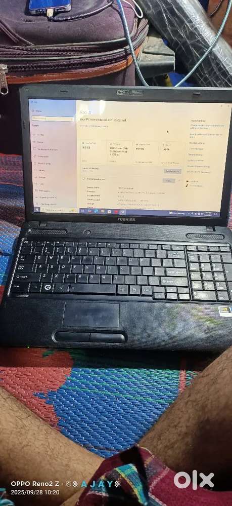 TOSHIBA LAPTOP i3 Proseser