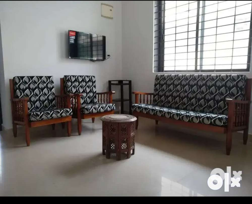 Furnished  house for rent at kaloor.. For Ladys bachilaurs only