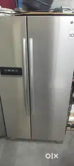 LG SIDE BY SIDE DOORS FRIDGE FOR SALEIN GOOD AND RUNNING CONDITION
