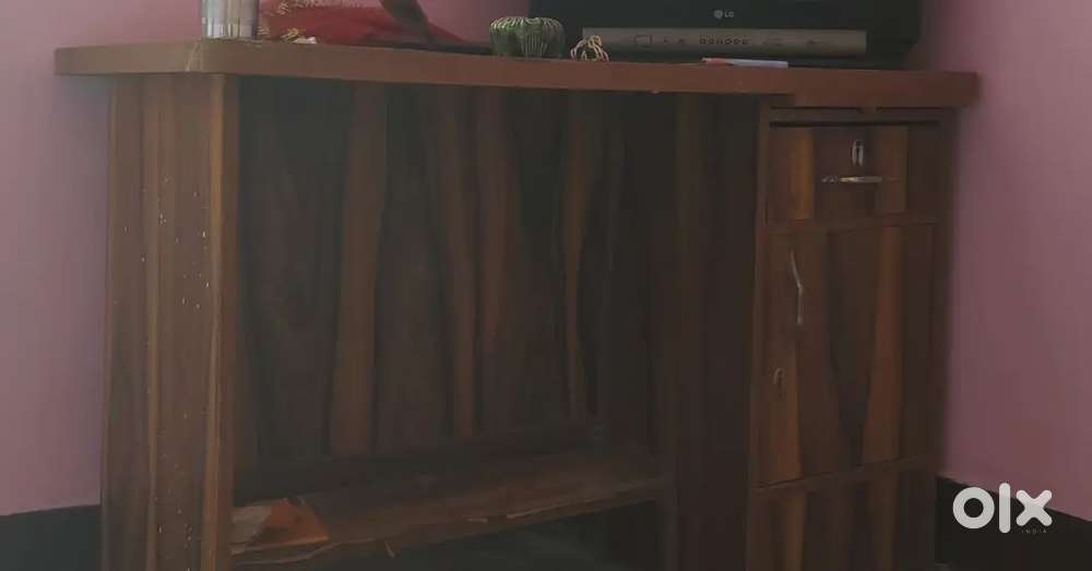 Computer table