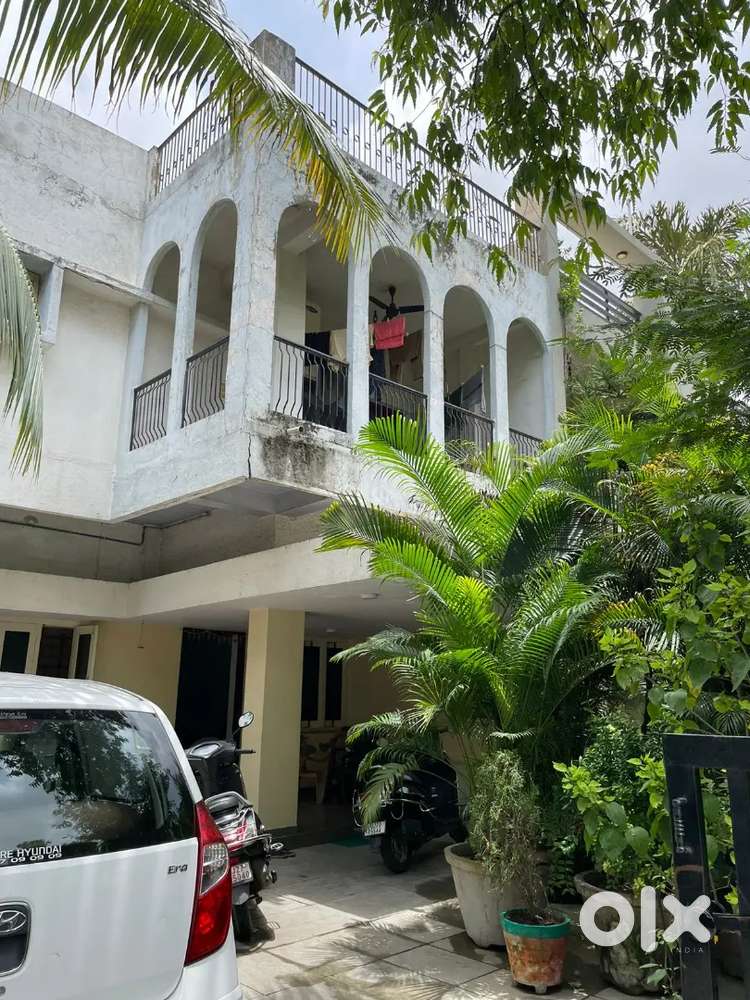 224 VAAR PLOT AREA HOUSE ON SELL