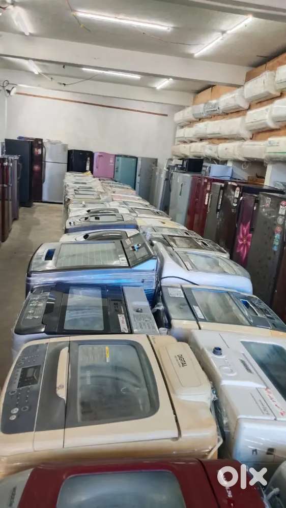 Second hand showroom washing machine ()