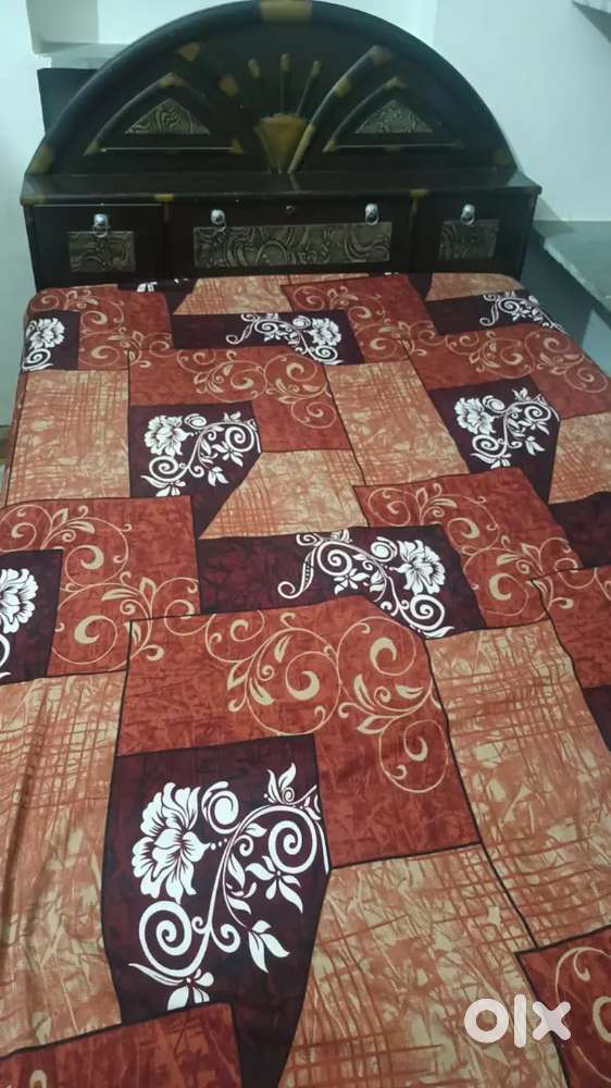 Sell my  3×6 size divaan bed