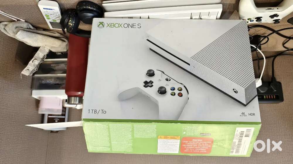 XBOX one S console with 1 wireless controller