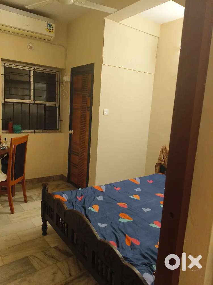 Looking ladies for flat sharing