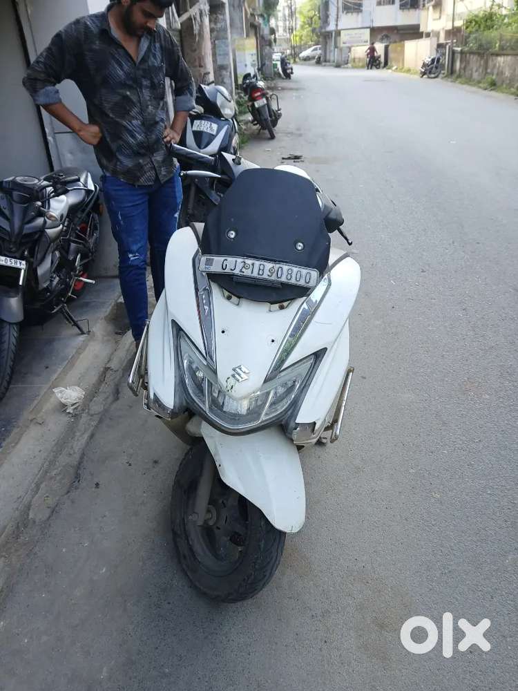 Suzuki burgman street