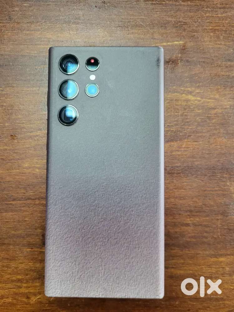 Samsung s22 ultra 5g medium crack on back panel