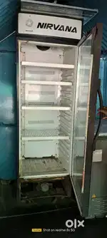 2020 ka fridge hai bechna hai