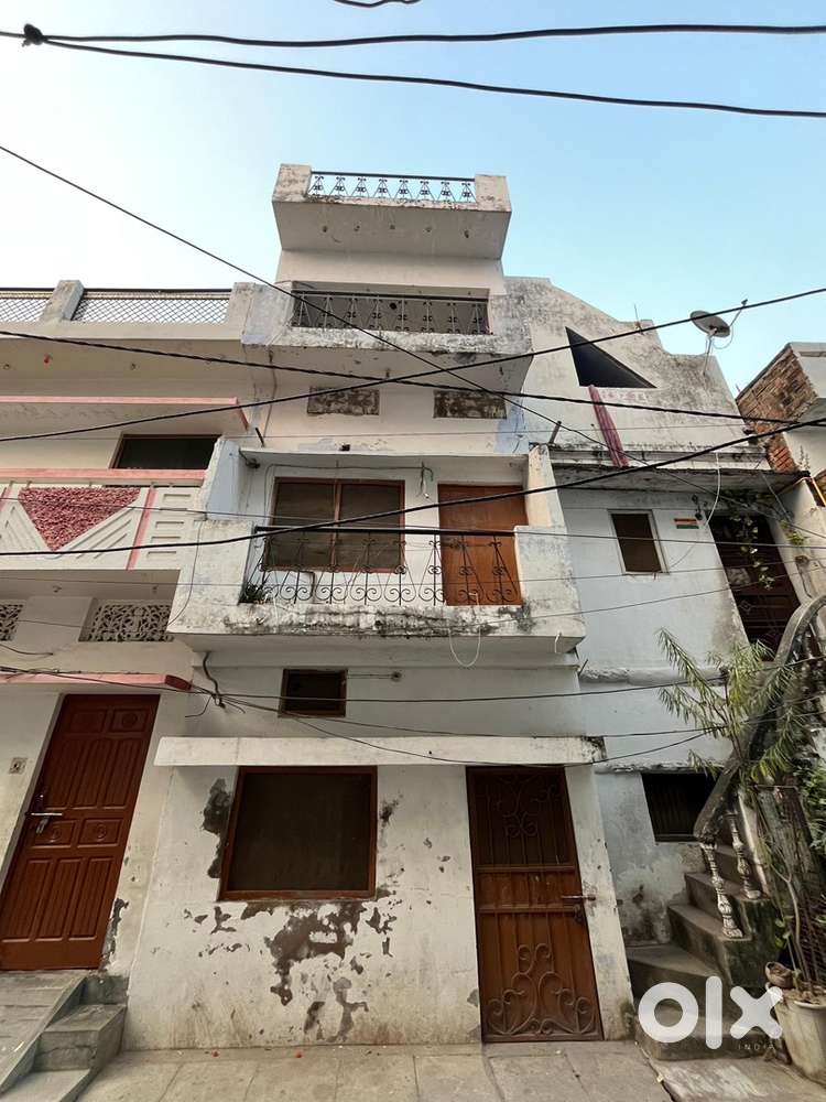 House for sale in Aliganj