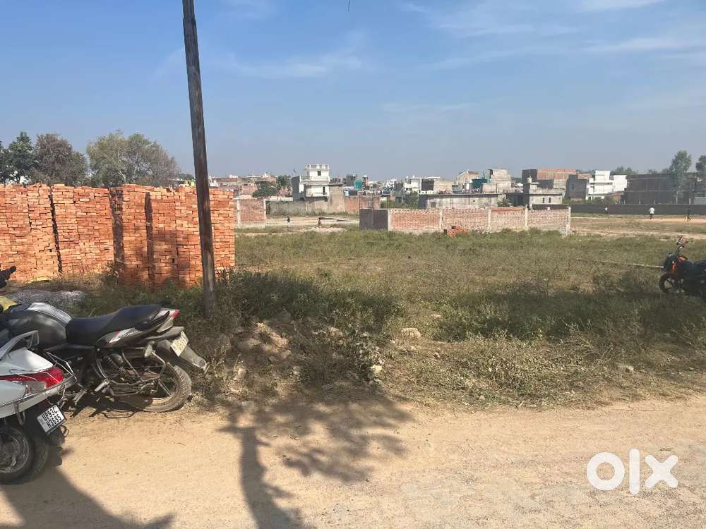 Double road plot 25ft road Good location