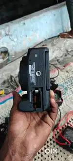 Canon rebel t6i lens nhi hai flash hai