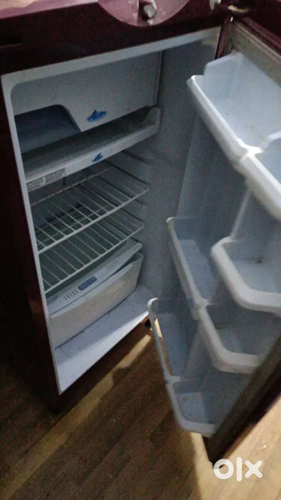 Godrej ki fridge hai excellent condition ki