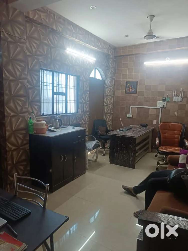 Office space is available in Aliganj