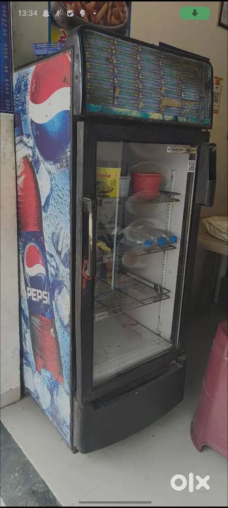 Cooling fridge. Ready dukan aapvani che, Fastfood shop, Counter, table