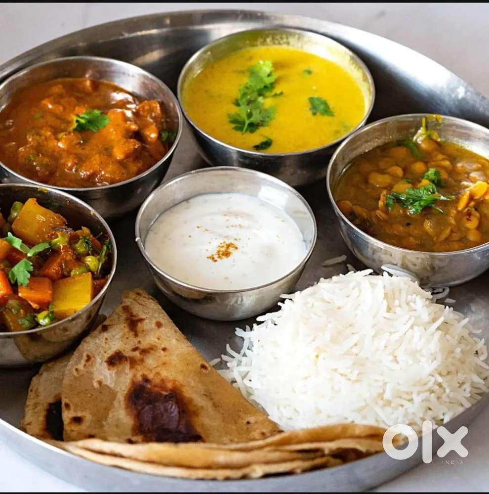 Hotel sathi ladies helper pahije