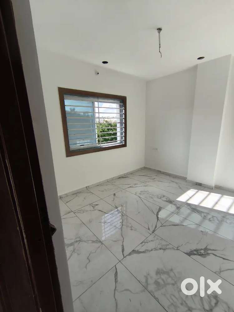 New construction 2bhk flats sale karna hai 4 wheel parking ke sath