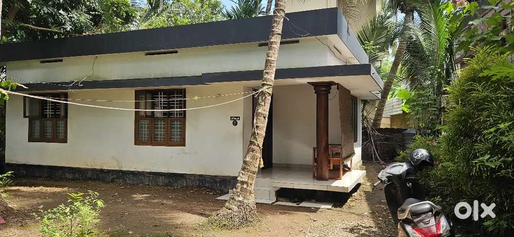 1500000 per cent plot with good contion home for urgent sale @ MANKAVU