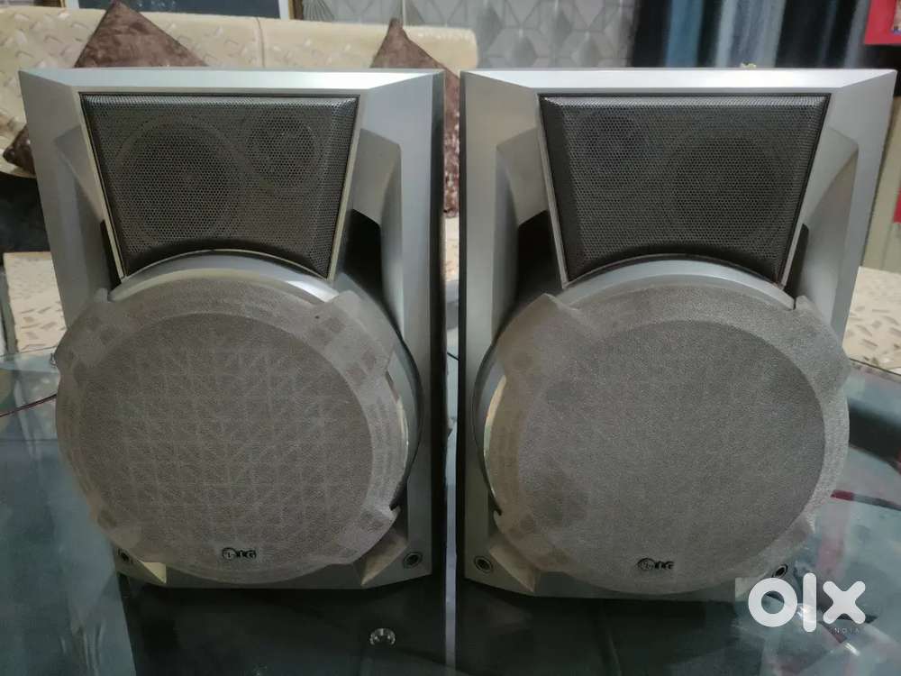 LG wooden three way speaker 6 inch woofer size