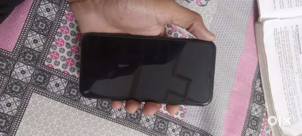 11pro 256 gb 79 battery all original with box