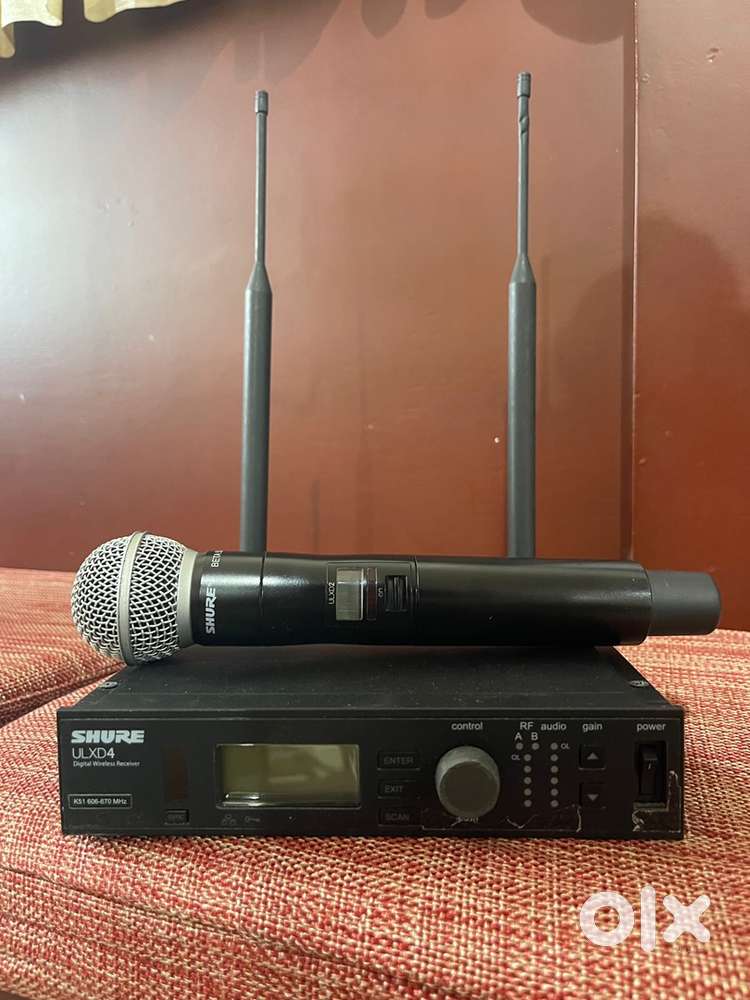 Shure Digital Wireless Receiver with Microphone