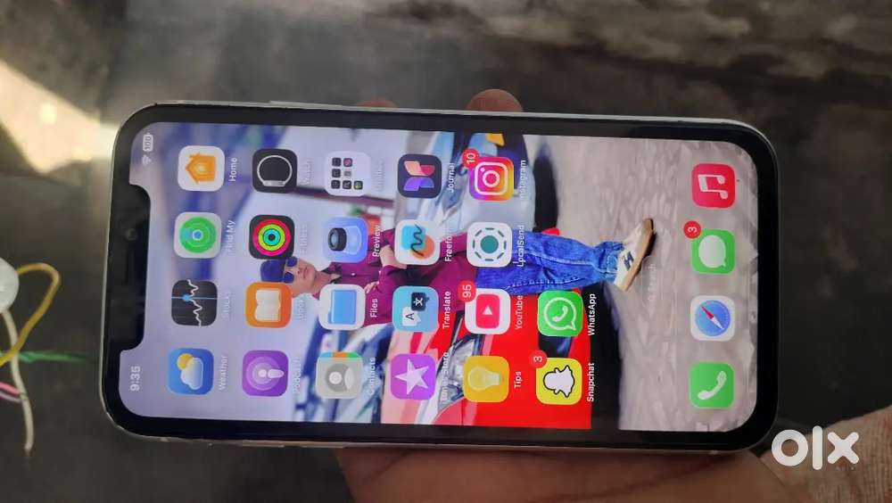iPhone 11. Storage 128gb arjent sell