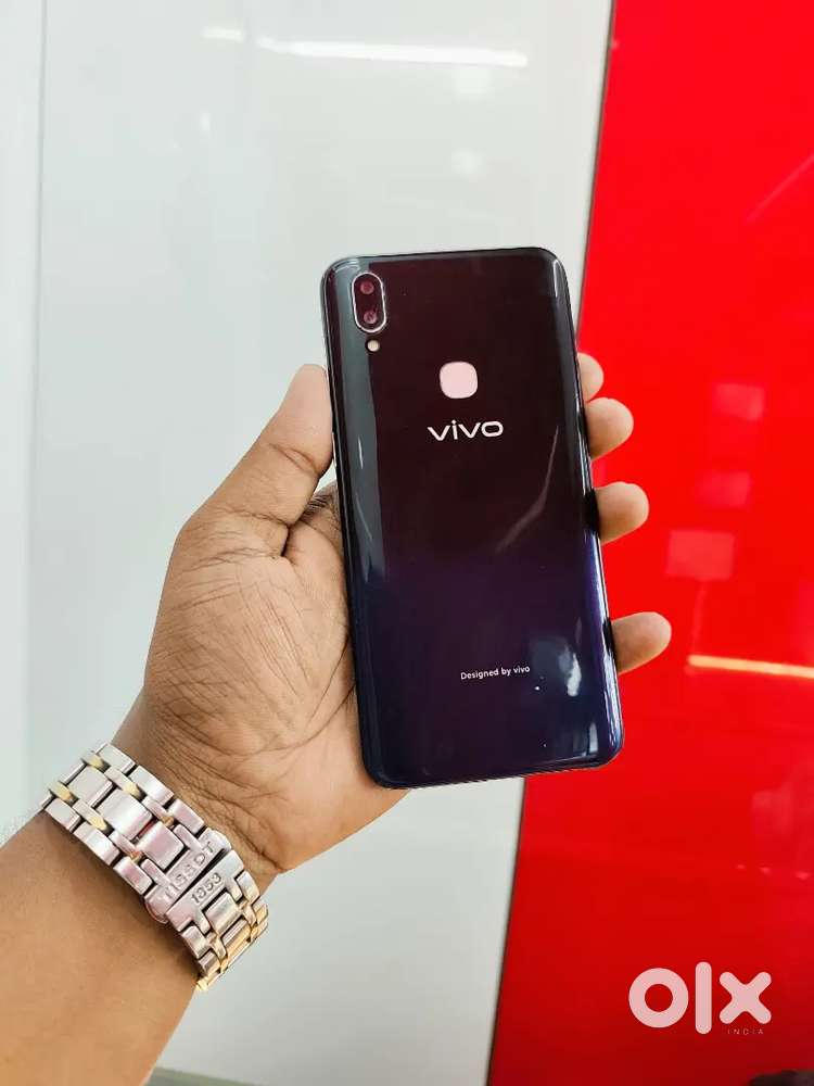 VIVO V11I 8GB RAM 256GB ROM FABULOUS CONDITION WITH CHARGER OFFER