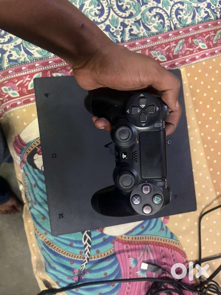 Ps 4 1tb with controller