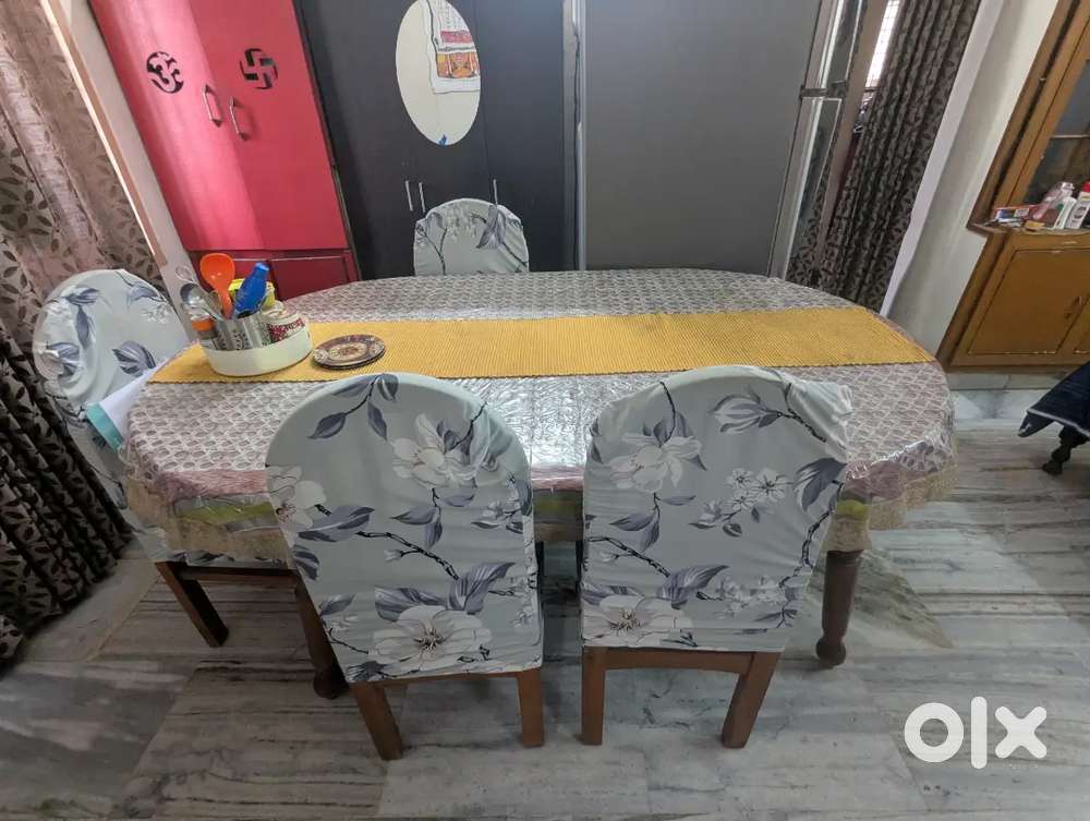 Dining Table (Large) 4 seater - Sturdy wood!