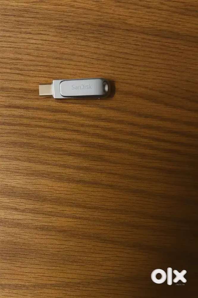 New Sandisk 512gb pendrive has both type c and usb
