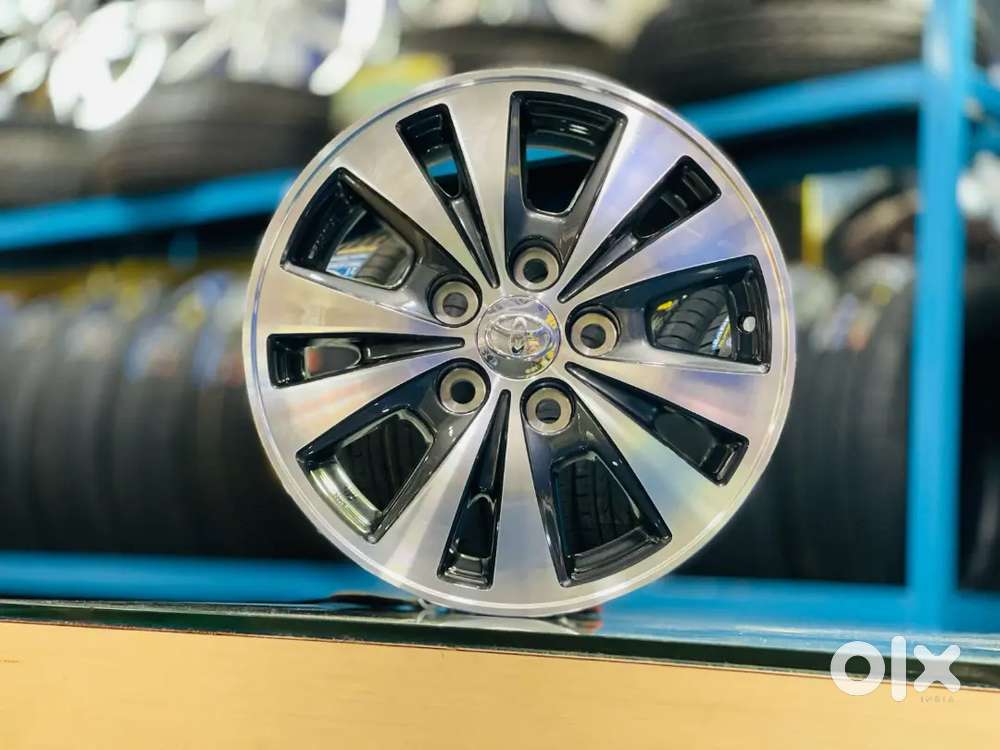 15 innova Z version diamond cut toyota genuine alloys brand new
